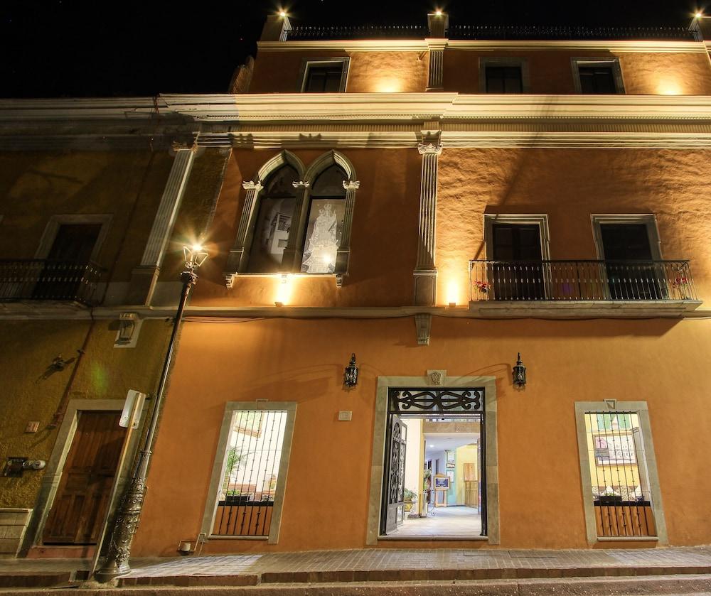 Hotel Mansion Del Cantador 3*